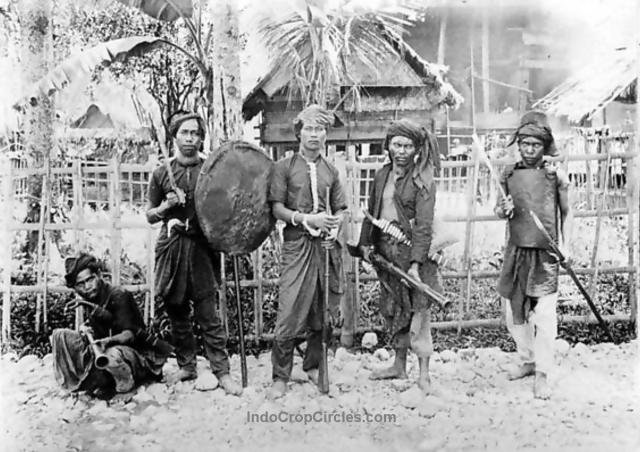 Alas warrior. Alas tribe, Aceh. Sumatra, Indonesia CA 1920.