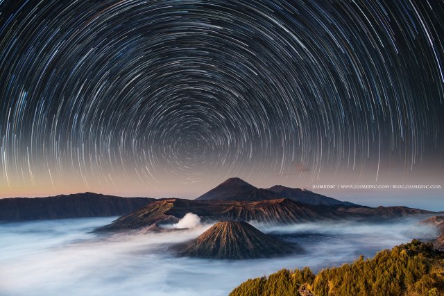 Star trails southern hemisphere mount Bromo-Indonesia-(pict: JusMedic)